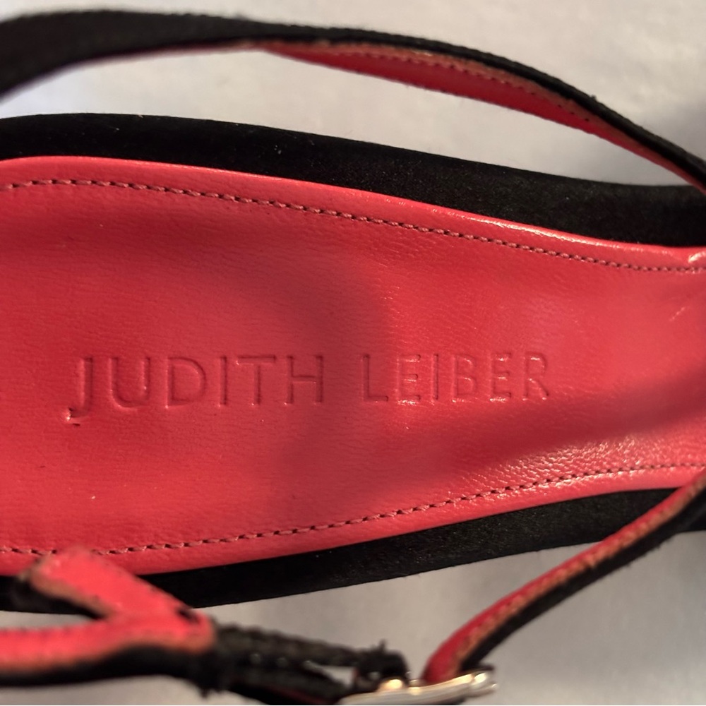 NWT Judith Leiber Black Satin T-strap Heels with Swarovski Crystal Accent Sz 8.5 - Picture 9 of 10